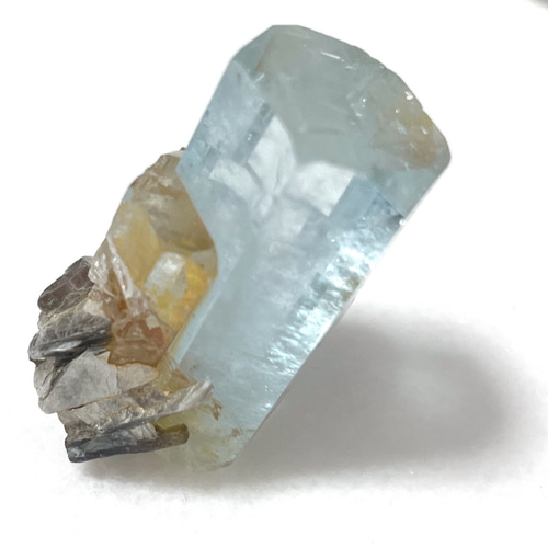 アクアマリン宝石鉱物標本