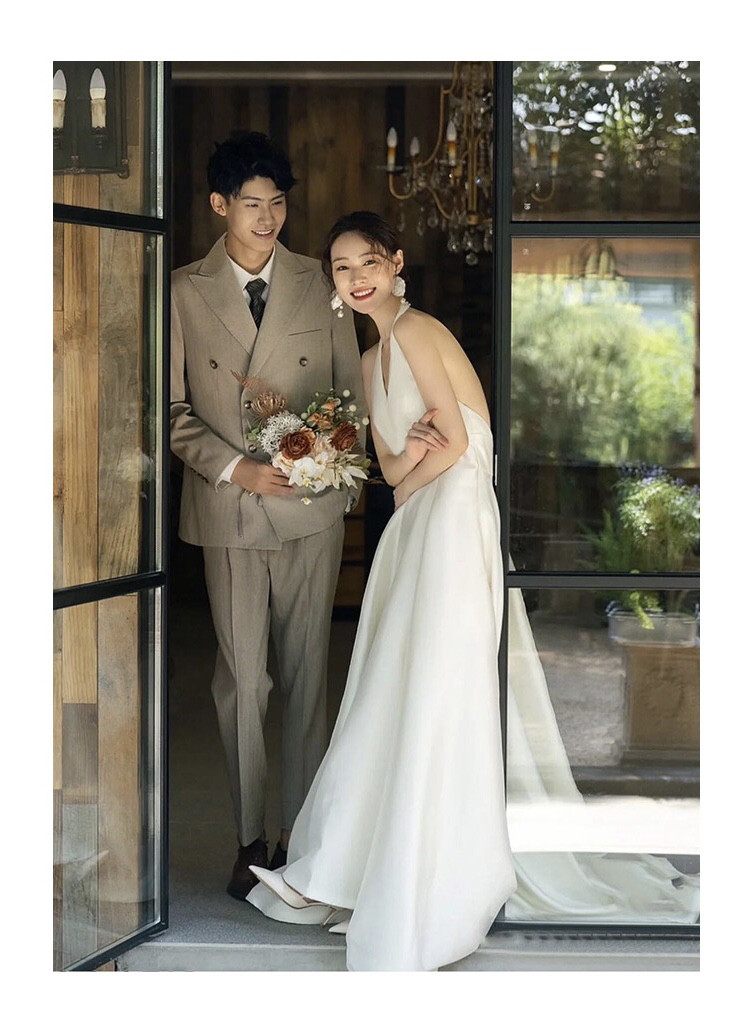 シンプルサテン　ホルターネック　ウエディングドレス