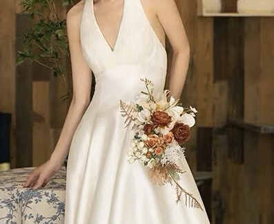 シンプルサテン　ホルターネック　ウエディングドレス