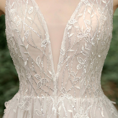 ディープVビジューレースウエディングドレス フォト 前撮り ドレス