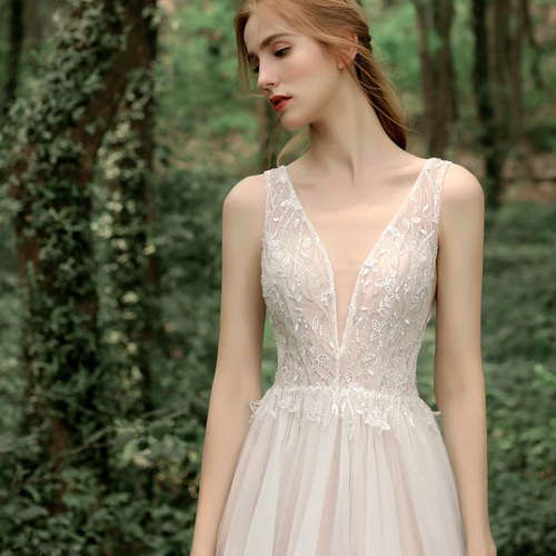 ディープVビジューレースウエディングドレス フォト 前撮り