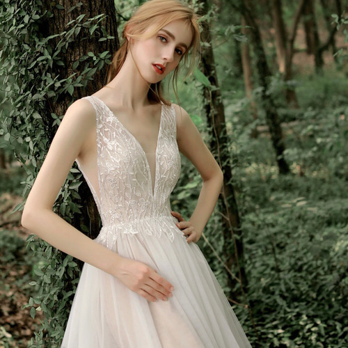 ディープVビジューレースウエディングドレス フォト 前撮り ドレス  