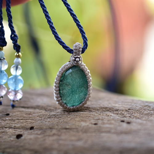 のマクラメネックレス ☆グリーンストロベリークォーツ マクラメネックレス881