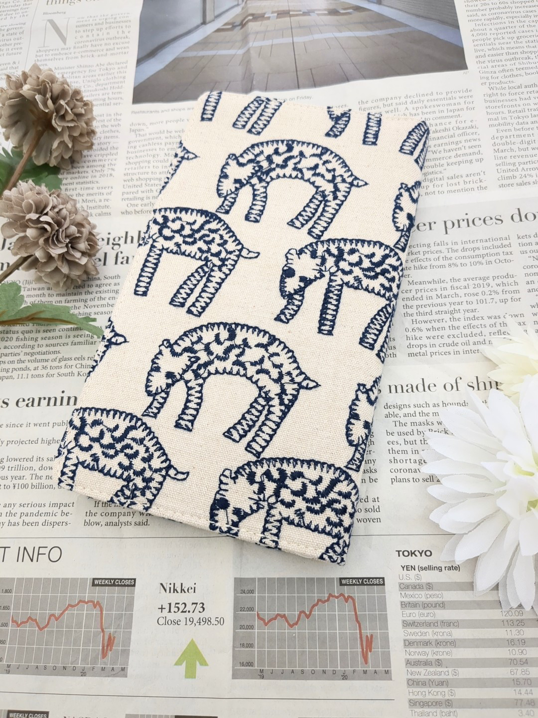 ホワイト羊柄　weeks手帳カバーケース　ミナペルホネン