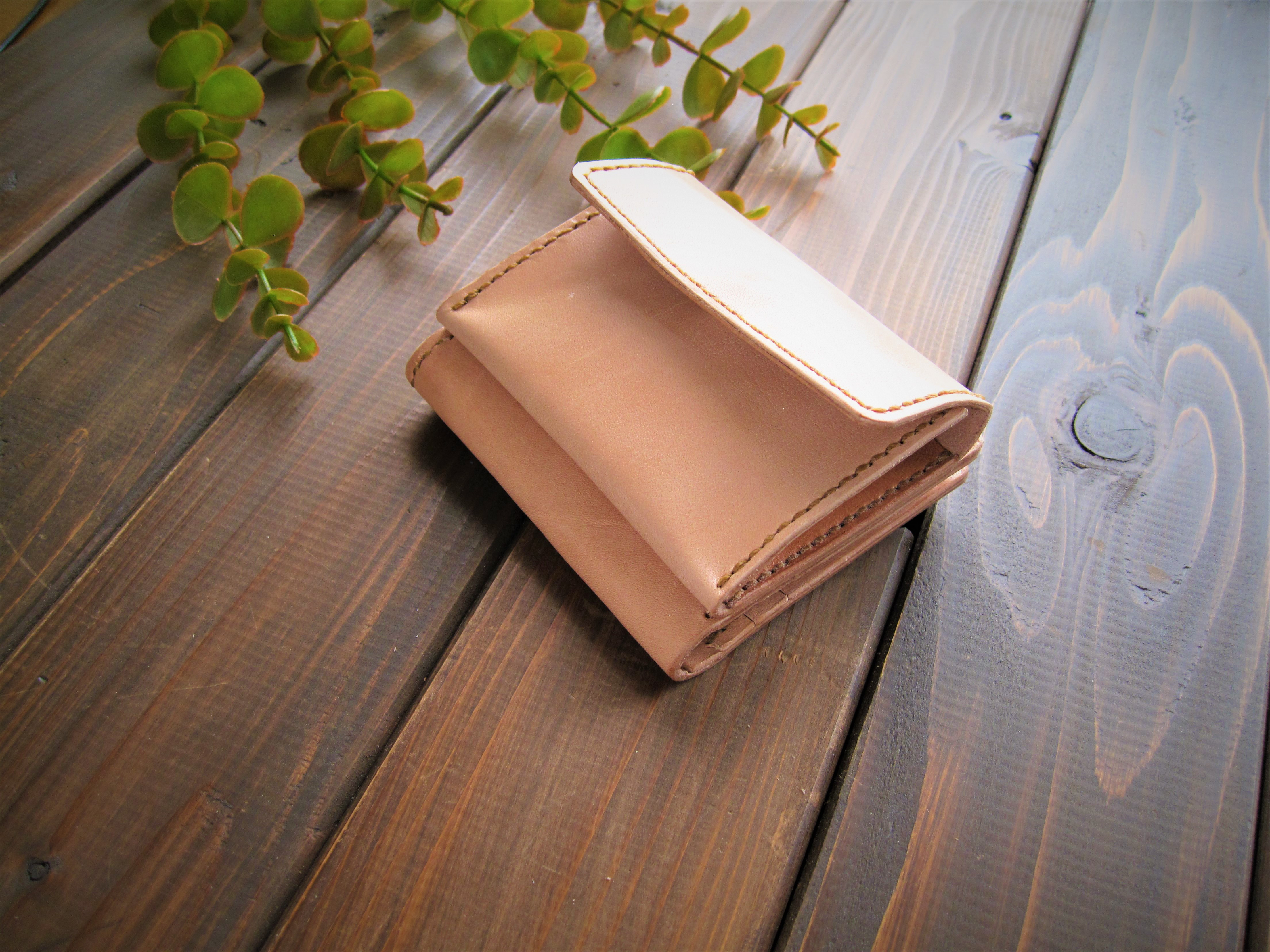 コインケースが外側に付いているサドルレザーの2折り財布　手縫い　プレゼント　名前刻印