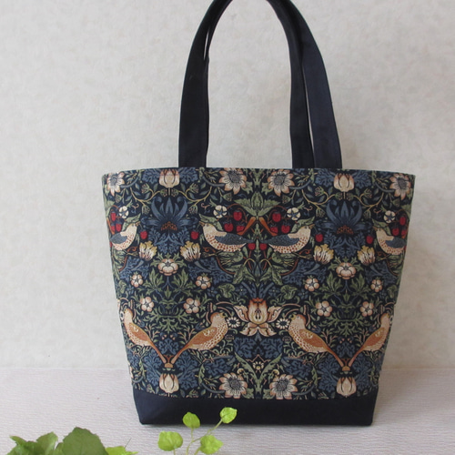 ウィリアムモリス♣︎いちご泥棒♣︎ハンドメイドバッグ 魅力的】ウィリアム・モリス生地使用「いちご泥棒」 トート