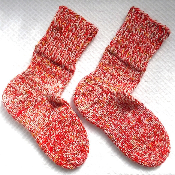 23～24㎝くらいの方用 厚手の手編み靴下 ウール100％ 毛糸を約215グラム使用した分厚い靴下（57） 1枚目の画像