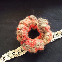ウール100% かぎ針編みのふわもこシュシュ レッド&グレー/イエロー&グレー 3枚目の画像