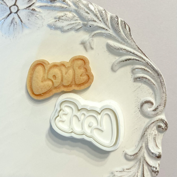 【バレンタイン】LOVE ミニ クッキー型/かわいい/ハート/チョコ/プレゼント/ギフト/ホワイトデー 1枚目の画像