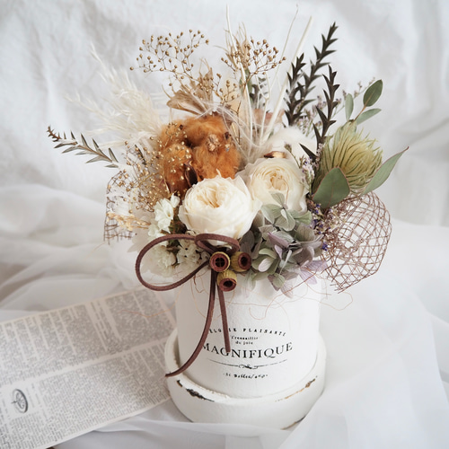 アンティーク風 ハットボックス フラワー アレンジメント アンティーク風 ハットボックス フラワー アレンジメント