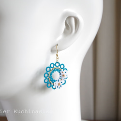 【訂做】梭織蕾絲圓花耳環&lt;孔雀藍&gt; 第4張的照片