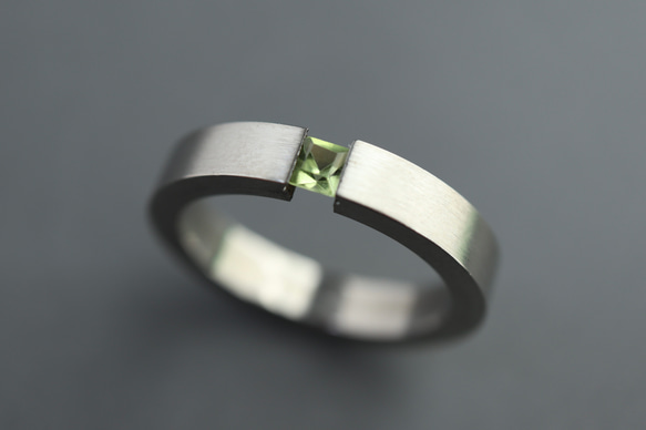 刻印♦︎ペリドットのリング♦︎サージカルステンレス♦天然石 1枚目の画像