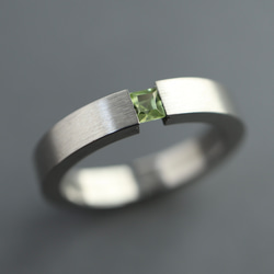 刻印♦︎ペリドットのリング♦︎サージカルステンレス♦天然石 2枚目の画像