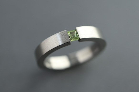 刻印♦︎ペリドットのリング♦︎サージカルステンレス♦天然石 2枚目の画像