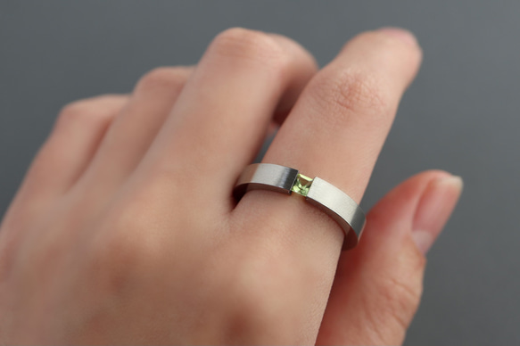 刻印♦︎ペリドットのリング♦︎サージカルステンレス♦天然石 3枚目の画像