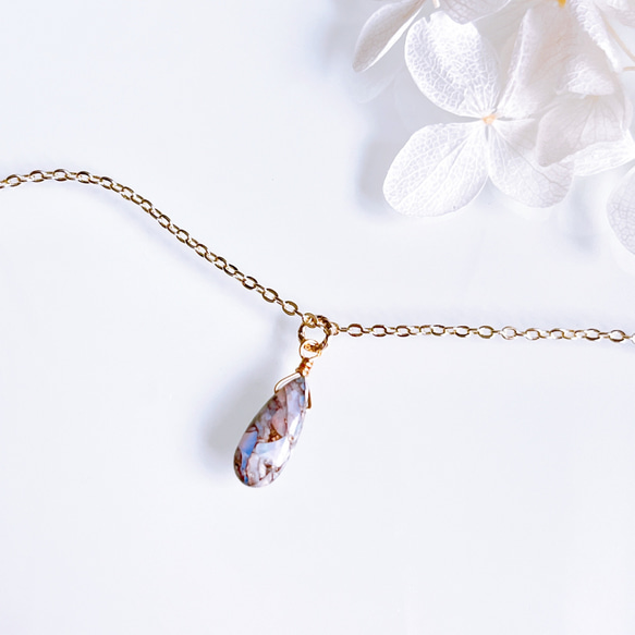 十月誕生石：優雅的白色和金色銅蛋白石項鍊，14kgf，防過敏 第1張的照片