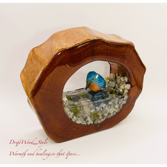一つ限りの流木アート カワセミ ジオラマ 流木 フィギュア 置物 鳥 インテリア レジン テラリウム 水辺 N8 3枚目の画像
