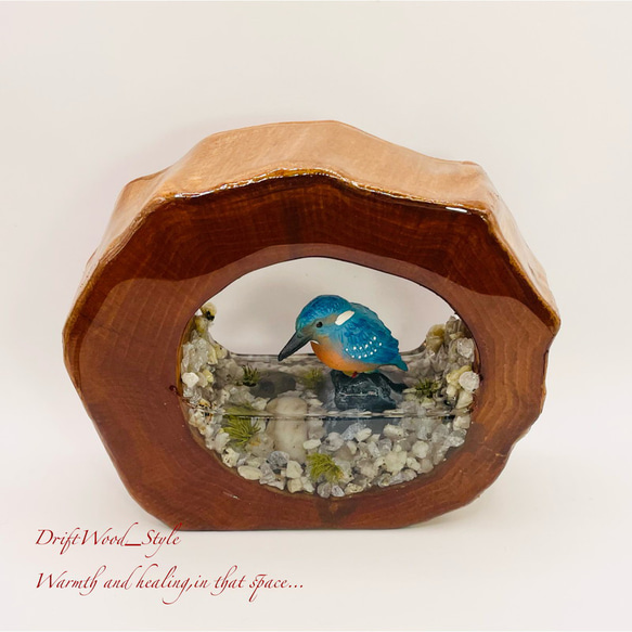 一つ限りの流木アート カワセミ ジオラマ 流木 フィギュア 置物 鳥 インテリア レジン テラリウム 水辺 N8 2枚目の画像