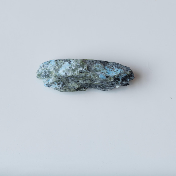 【一点物】 中宇利石 鉱物原石ブローチ 天然石 ハンドメイド アクセサリー (No.2340) 3枚目の画像