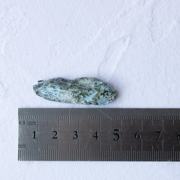【一点物】 中宇利石 鉱物原石ブローチ 天然石 ハンドメイド アクセサリー (No.2340) 5枚目の画像