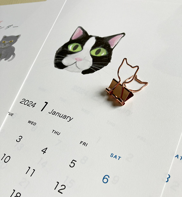猫は見ているカレンダー2024 壁掛けカレンダー A4サイズ 猫型クリップ付 9枚目の画像
