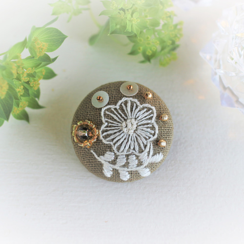 北欧ボタニカルフラワー＊手刺繍ブローチ＊みどり ブローチ