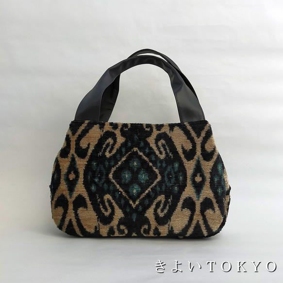 ウズベキスタンのシルクベルベット あおりバッグ（黒×ベージュ）♪着物に合うバッグ【送料無料】 1枚目の画像