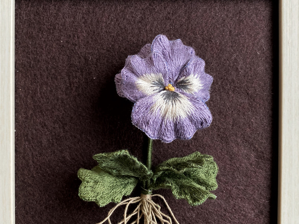 紫色のフリルパンジー立体刺繍作品 2Lサイズ額装 立体・オブジェ 禎