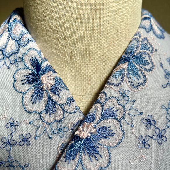 洗える刺繍半衿　ブルー×ベビーピンクのお花【1点のみ】 5枚目の画像