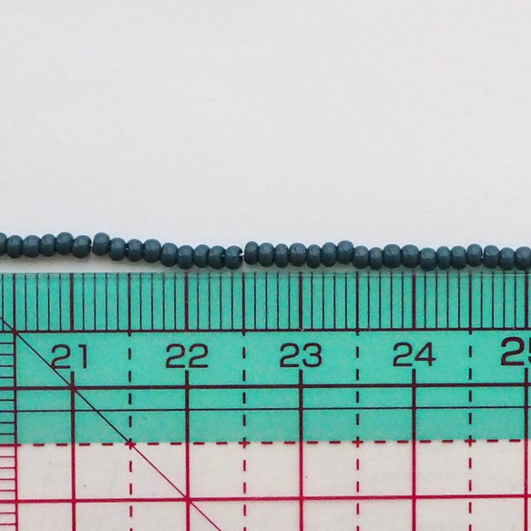 チェコ シードビーズ(11/0) フォレストグリーン #PE05-F.GR / オートクチュール刺繍糸通しビーズ 3枚目の画像