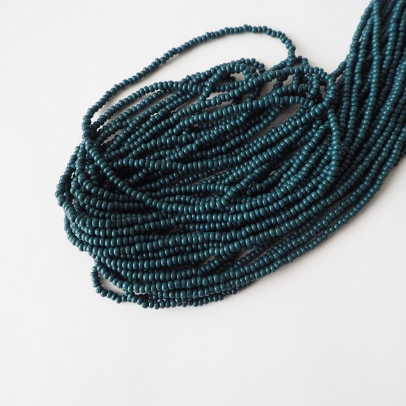 チェコ シードビーズ(11/0) フォレストグリーン #PE05-F.GR / オートクチュール刺繍糸通しビーズ 1枚目の画像