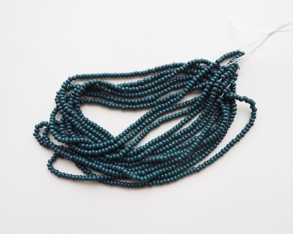 チェコ シードビーズ(11/0) フォレストグリーン #PE05-F.GR / オートクチュール刺繍糸通しビーズ 2枚目の画像