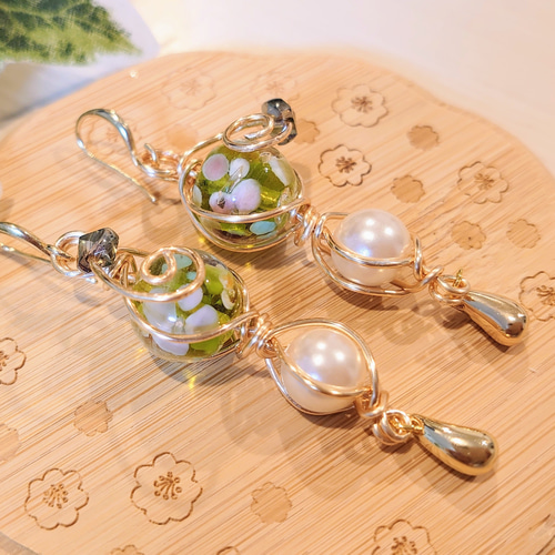 ❀ワイヤーアクセサリー❀和柄とんぼ玉のピアス(グリーン・しずく