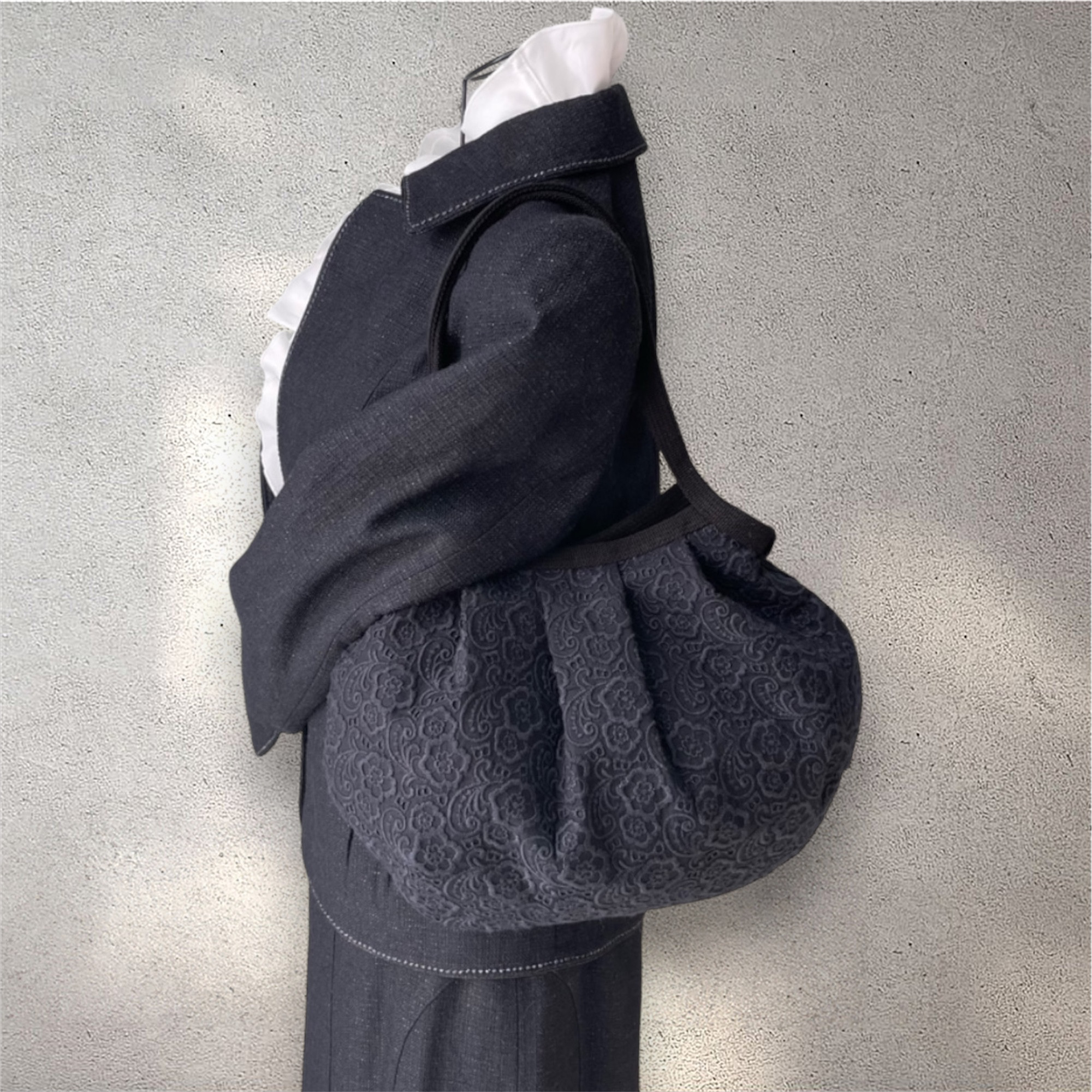 《✤新柄追加》コロンと可愛いショルダーグラニーバッグ　上品な刺繍レース　オールブラック　◎選べる2サイズ