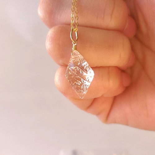 天然石14kgf 江戸切子のようなクリスタル*カービングのネックレス