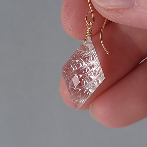 天然石14kgf 江戸切子のようなクリスタル*カービングのネックレス