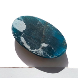 ブルーアパタイト[21] 33x19mm ルース / 天然石 / カボション 2枚目の画像