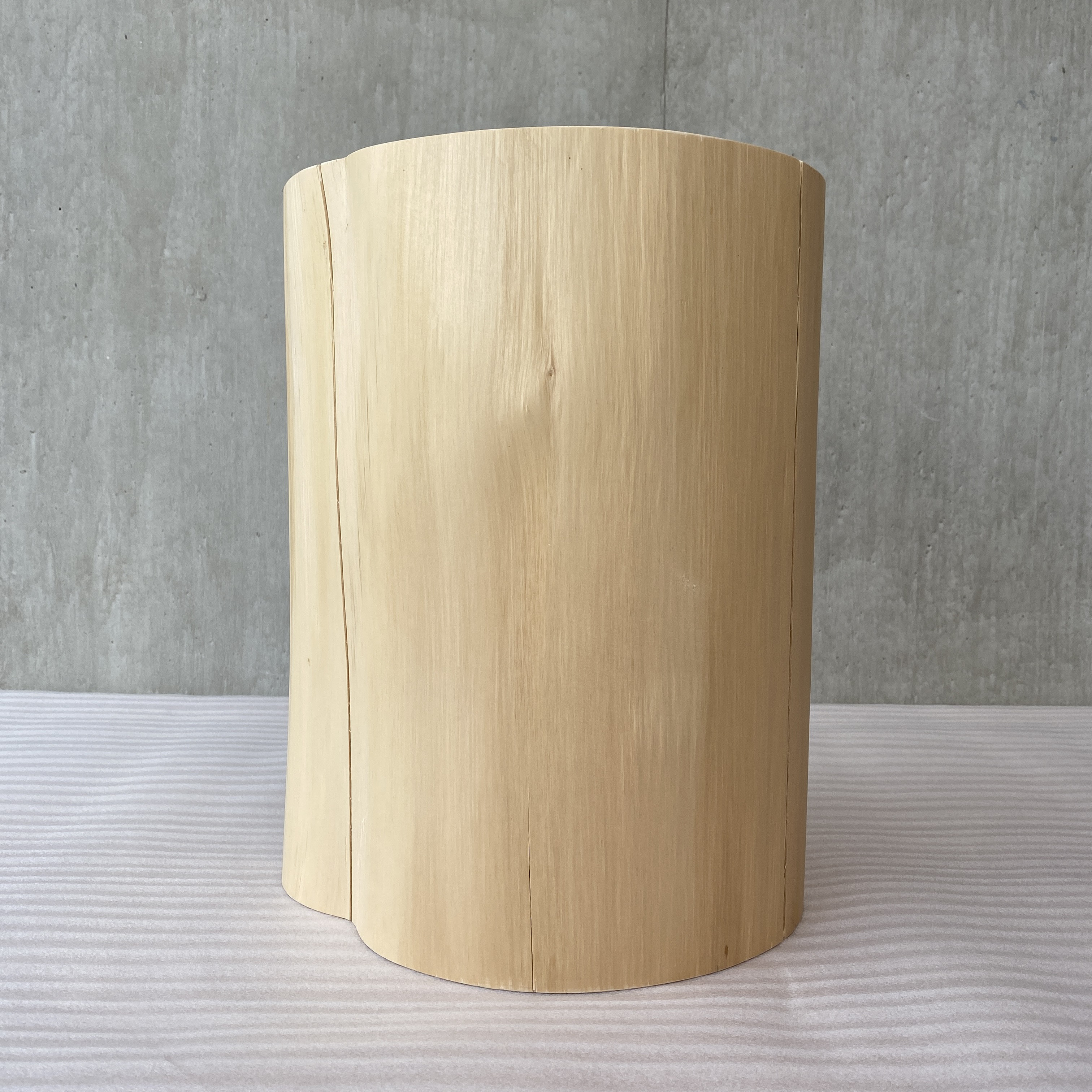 白ひのき クラック切り株スツール】 丸太 椅子 オブジェ ディスプレイ