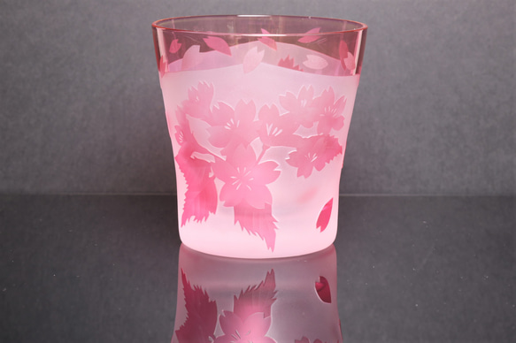 桜さくらのロックグラス　ピンク色の桜のグラス 3枚目の画像