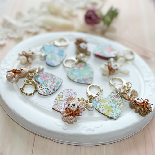 本革リバーシブルキーホルダー✳︎リバティハート真鍮×あみぐるみ