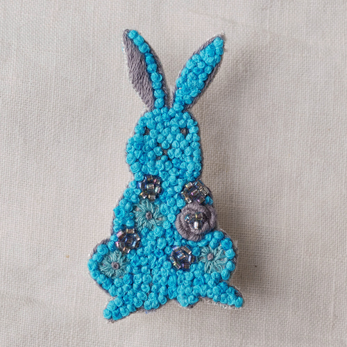 うさぎと蝶の刺繍入り青いハンドバッグ１点ものです taneneco手刺繍作品『幸せの青い蝶』がま口財布 | Taneneco Shop