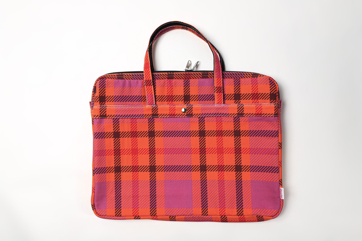 大人可愛いパソコンバッグ（タータンチェック オレンジ×ピンク）15.6インチ 大容量 両側ポケットＰCバッグ レディース