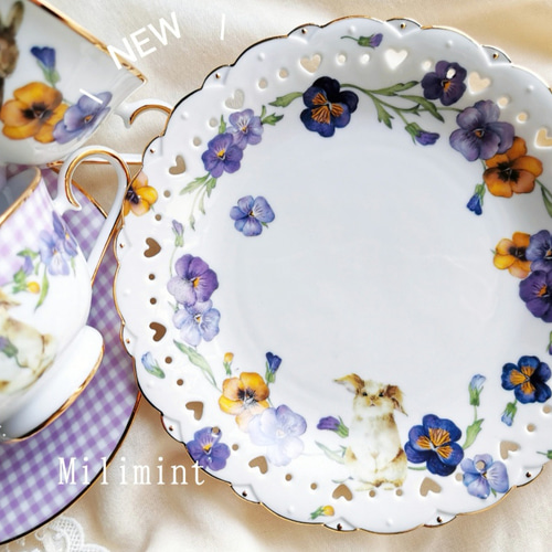 咲き誇るパンジーとうさぎの19cmプレート（柄を選んでください) ケーキ