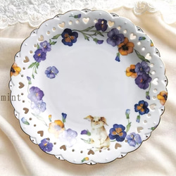 咲き誇るパンジーとうさぎの19cmプレート（柄を選んでください)　ケーキ皿　デザート皿　ビオラ　花柄　透かしプレート 2枚目の画像