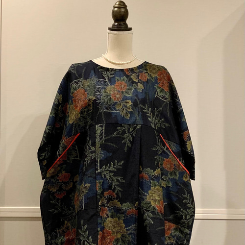 着物リメイク 正絹 大島染 青色葉柄 ヨーク切り替えギャザーワンピース ☆着物リメイク/ 大島紬 /正絹/ 半袖 / ギャザーワンピース