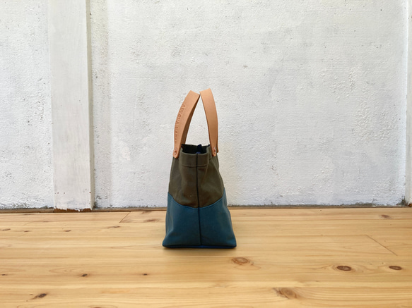 パラフィン帆布の小さな鞄(カーキ×青鈍色) 4枚目の画像