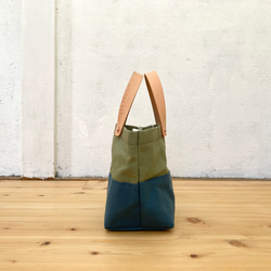 パラフィン帆布の小さな鞄(薄茶×青鈍色) 4枚目の画像