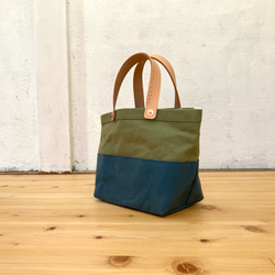 パラフィン帆布の小さな鞄(薄茶×青鈍色) 3枚目の画像
