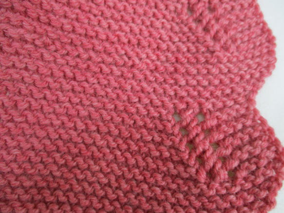あったか手編みのプチマフラー（ローズ） 3枚目の画像