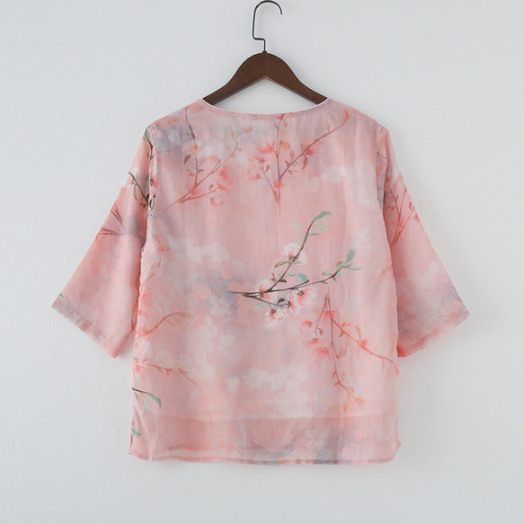 花と枝が描かれたカシュクールネック リネンコットン七分袖シャツ （コットン裏地付き） 7枚目の画像